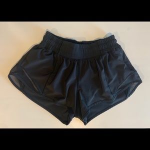 Lululemon black hotty hot shorts 2.5” inseam